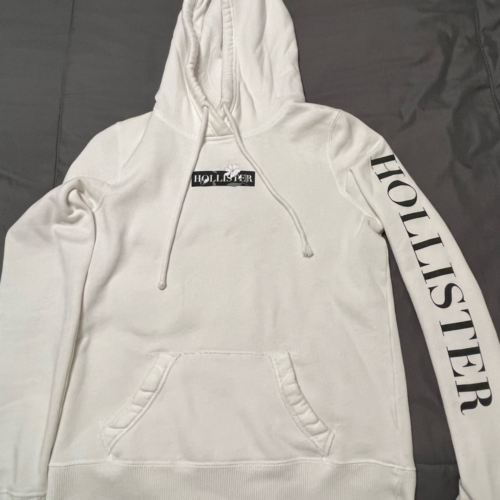 girls white hollister hoodie